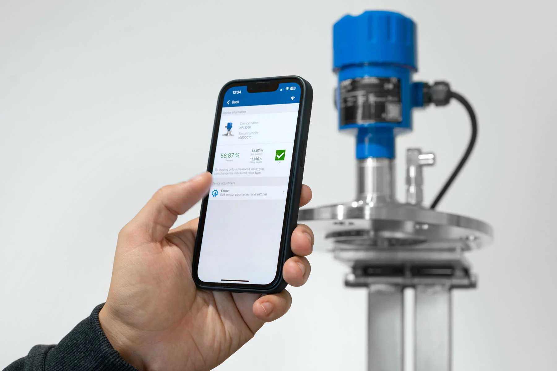 Precise Level Measurement with Non-Contact Radar